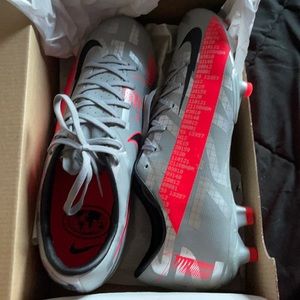 Nike Vapor 13 Academy Adult unisex soccer cleats